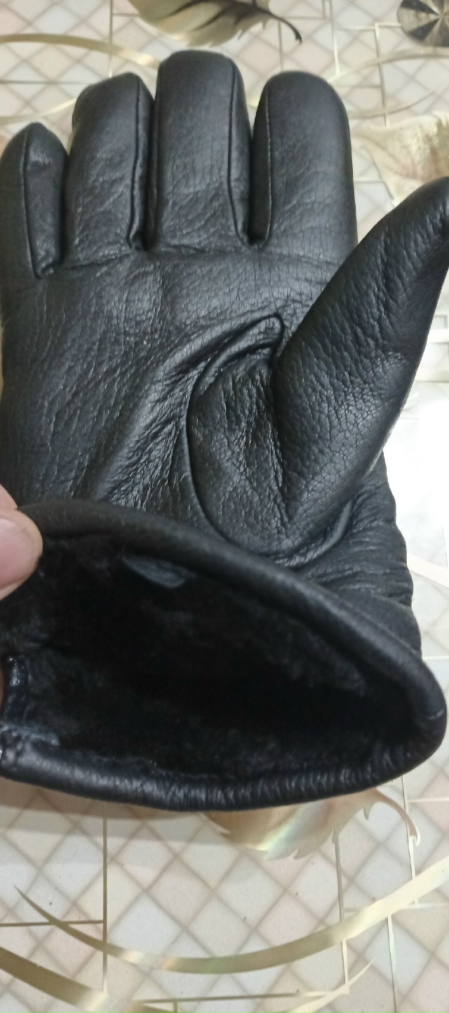 Здравствуйте! Кто может нашел такую перчатку прошу вер...