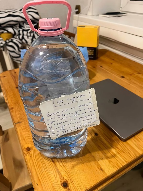 Курьер это не трактор. Долбаёб.
Курьеры начали срываться на клиентов из-за тяжёлых заказов: тян пок