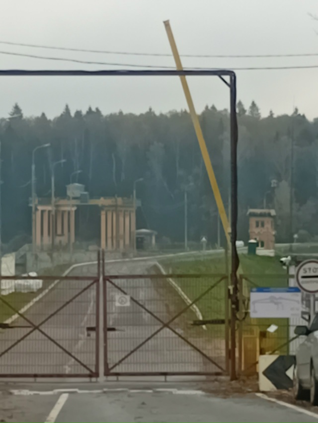 Не понятно,почему нас гоняют в кругаля,закрыв проезд п?...