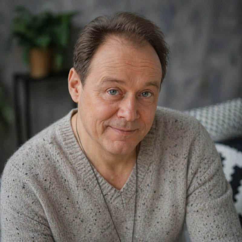 Просто хочу напомнить, что Алена Шматко до сих пор безработная
Ну может в прапорщики возьмут...