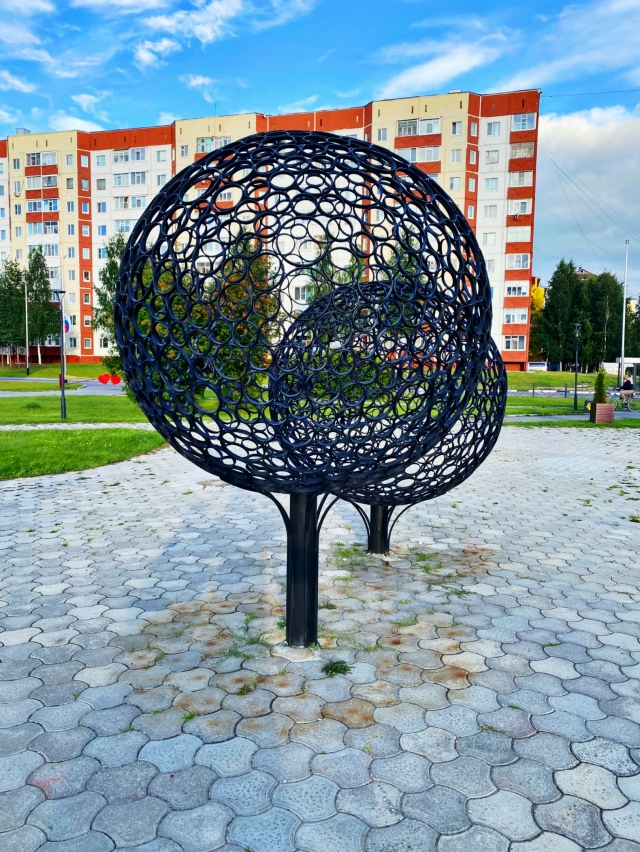 А куда пропали все замки? 😳
Зачем их спилили все?