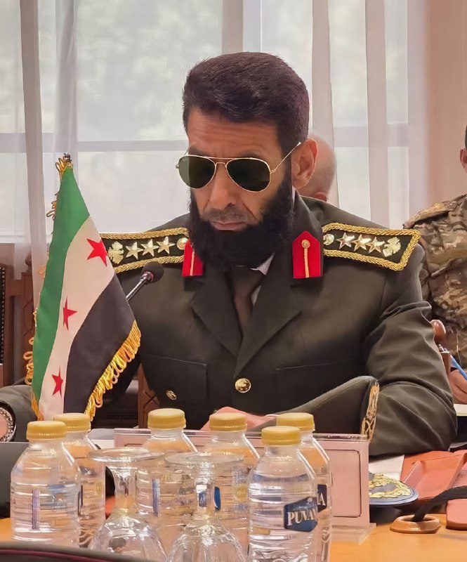 В Сети сравнили генерал-адмирала Алладина из фильма «Диктатор» с реальным сирийским генералом
Докум