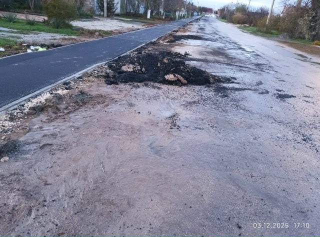 На улице Кошевого в Заозерном подрядчик начал укладку ...