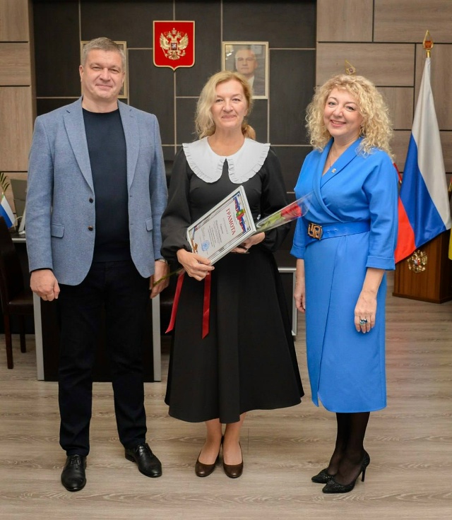 Сегодня рабочий день начался с поздравления с Днём юри...