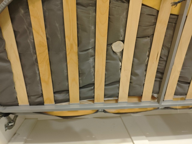 Отдам диван. САМОВЫВОЗ Нестерово
Конструкция крепкая, ...