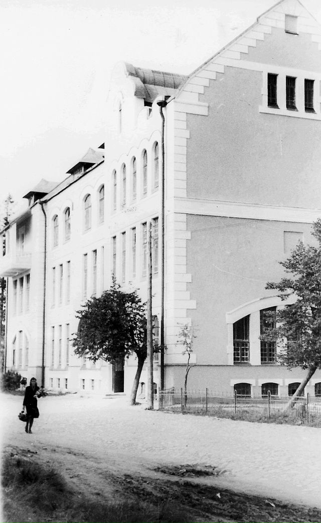 Петродворец. Средняя школа №416. 1947 г.
Центральный гос?...