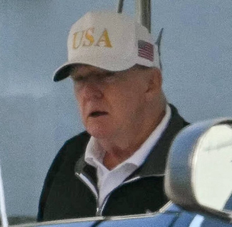 Слухи о тяжёлой болезни Дональда Трампа усилились
Белый дом сообщил, что сегодня в 21:00 мск презид