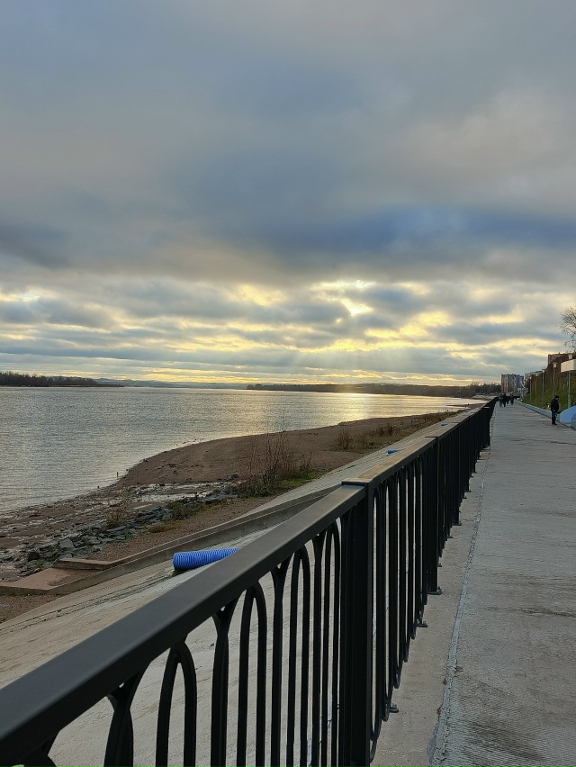 Закат на Закамской набережной