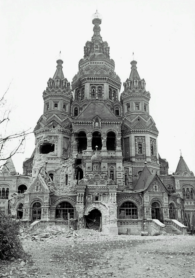Оккупированный Петергоф. Собор Петра и Павла. 1943 г.