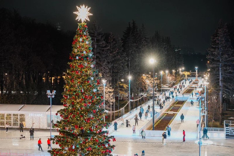 +1 место для новогоднего посещения материализовалось в Москве — каток-рекордсмен на Северном речном