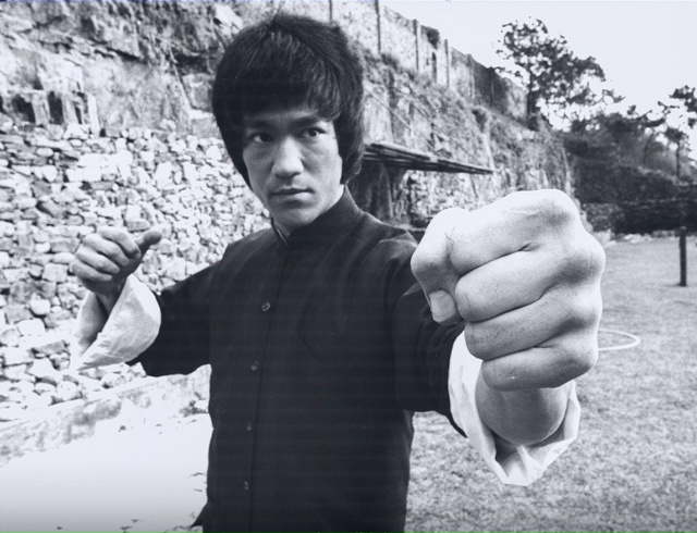 Самый быстрый удар в истории боевых искусств у Брюса Л?...