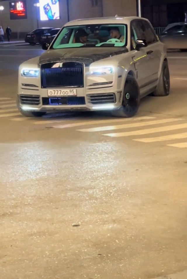 Вчера вечером в городе заметил необычный Rolls-Royce. Многи?...