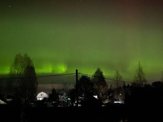 Полярное сияние озарило небо над Уралом
Фотографии бы...