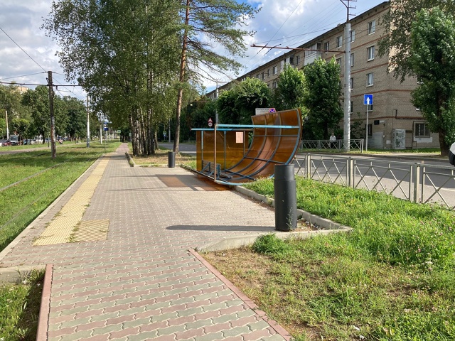 👉В Смоленске новая остановка не выдержала ветра
Как ?...