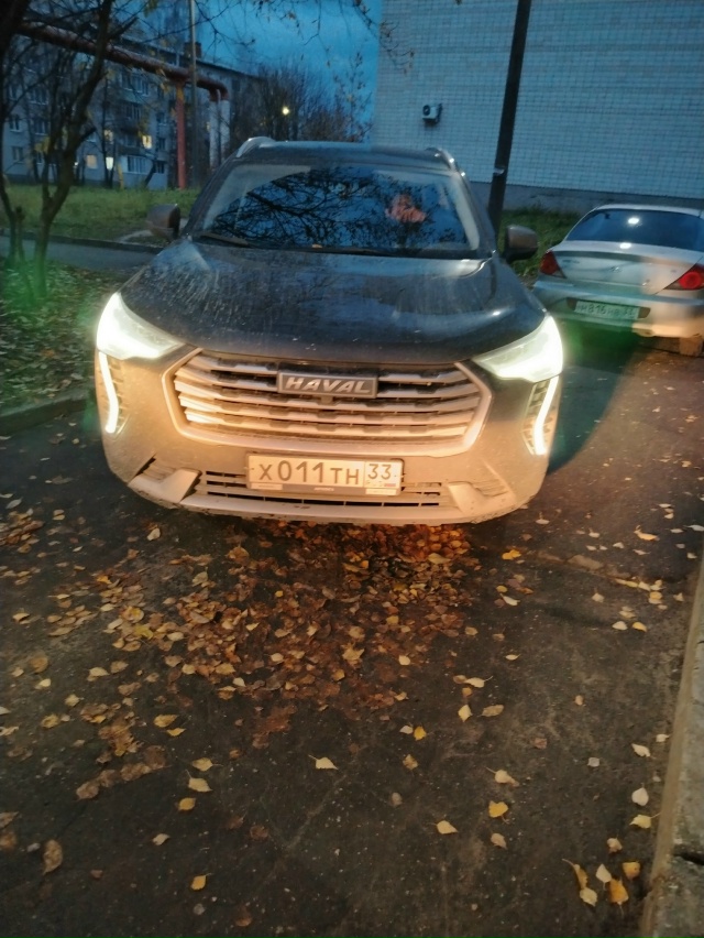 Водитель хам, перекрывает дорогу, не даёт подъехать др?...