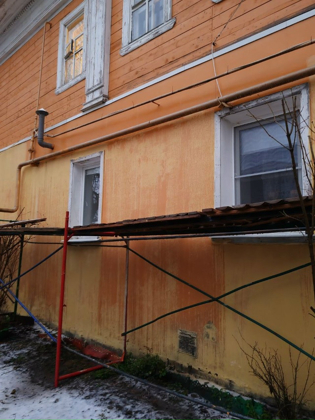 Краска на покрашенных недавно домах поплыла…. 🫠