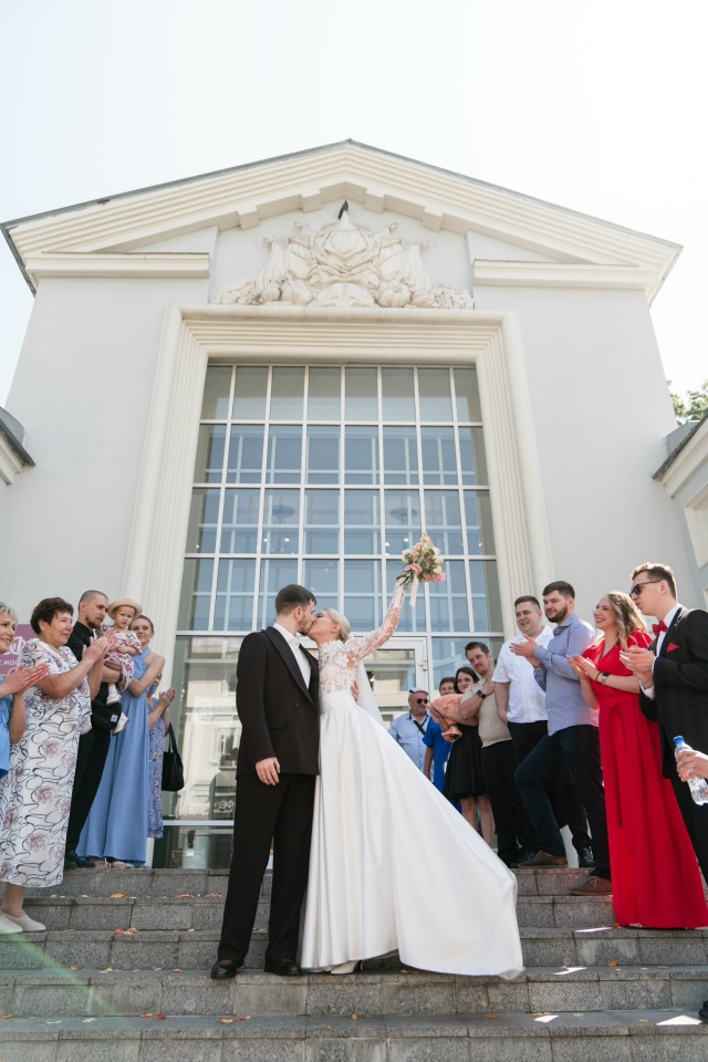 Всем привет, посты о прошедших свадьбах очень помогали...