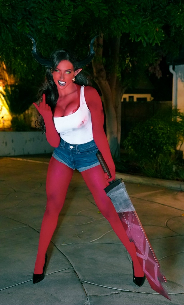 Косплей на Малеволу Гибб из Dispatch от Bri Torres