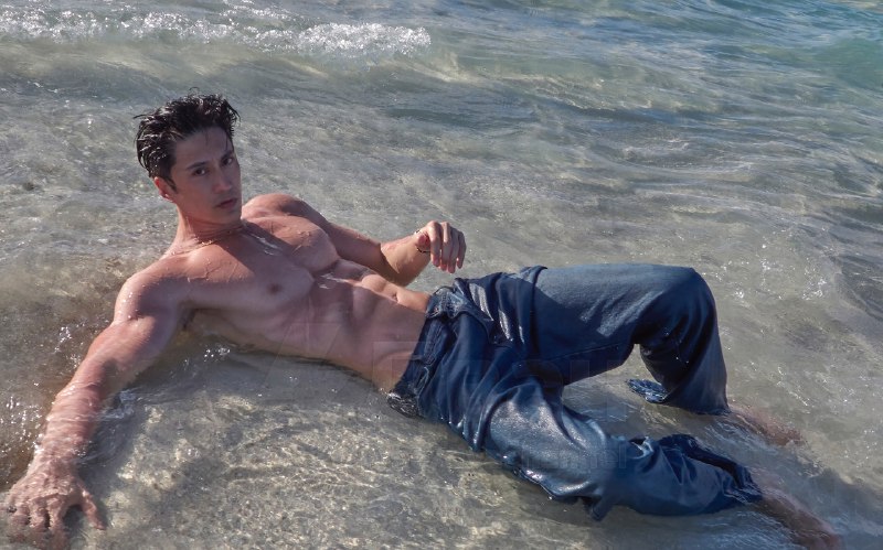 Сингапурец Чуандо Тан разорвал соцсети: ему почти 60 лет, а выглядит на 20. Он родился в 1966 году и