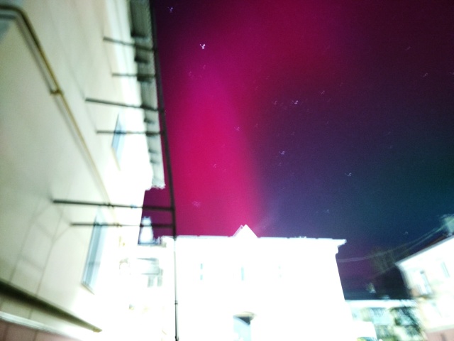 Утреннее сияние в Окуловке.
12 ноября, 6 утра.
Сори за ка...