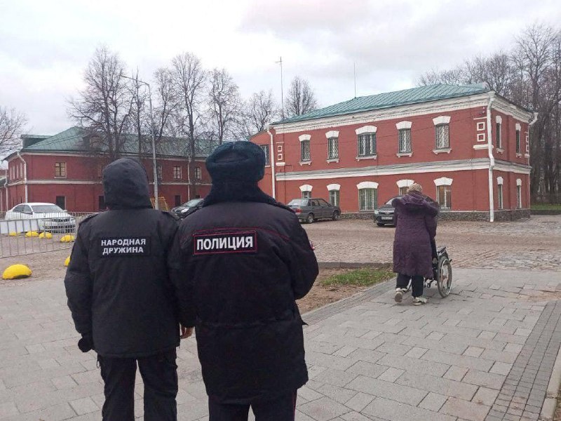 Возле Троице-Сергиевой Лавры произошло чудо — женщина на инвалидной коляске, увидев полицейских, сра