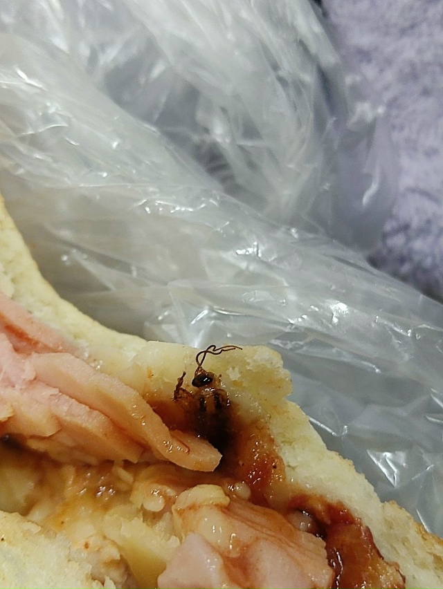 Вот такой пирожок нам попался ?
Как только не отравил?...