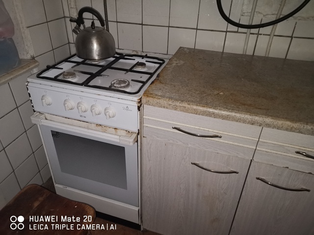 Отдам мойку и кухонный шкаф.
Также есть тумба под телев...