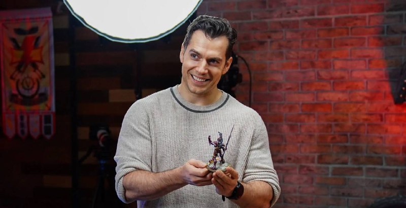 Он реально вахоёб: Генри Кавилл мощно отстаивает лор Warhammer 40K
Кавилл засиживается в офисе до ч