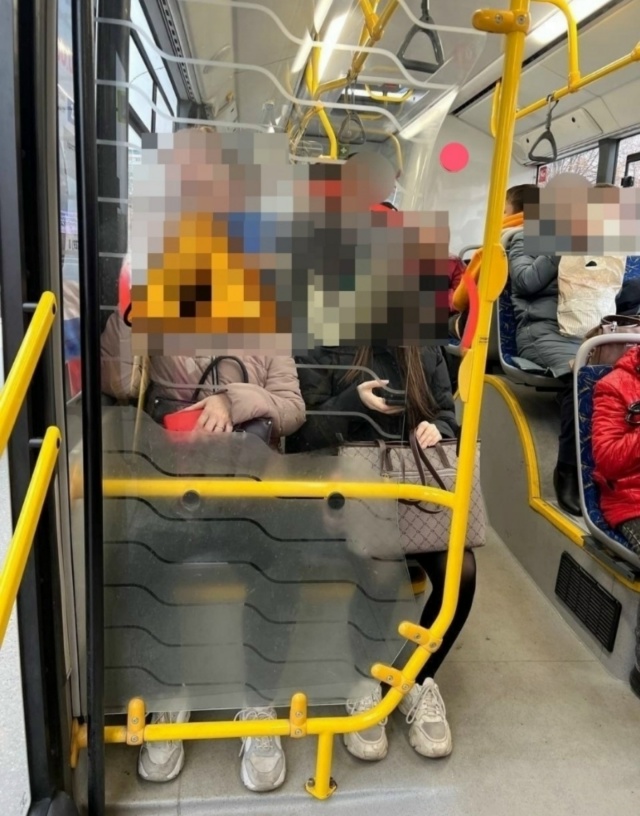 Воронежцы пишут: 🗣️ Сегодня ехала в автобусе. На одно?...