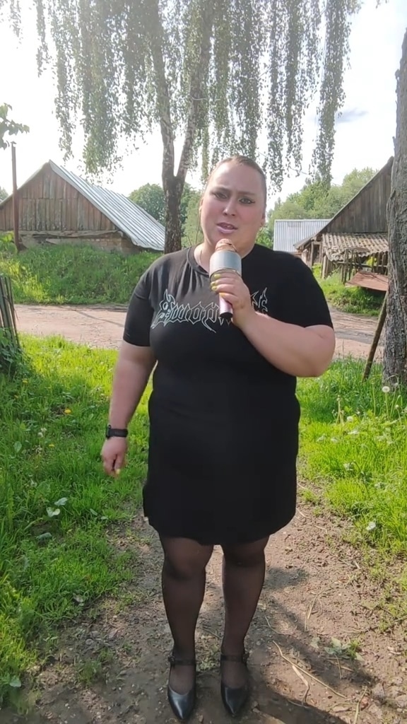 Принцесса решила удивить своими вокальными данными!