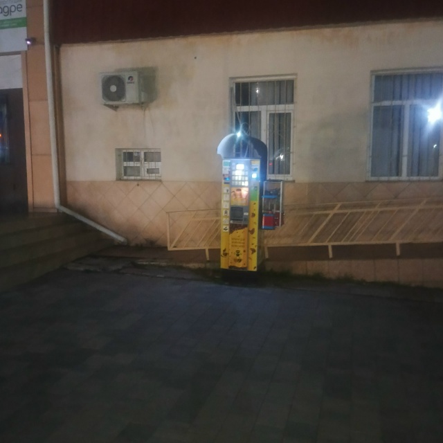 Кто отвечает за эти кофе аппараты, этот жук сожрал день...