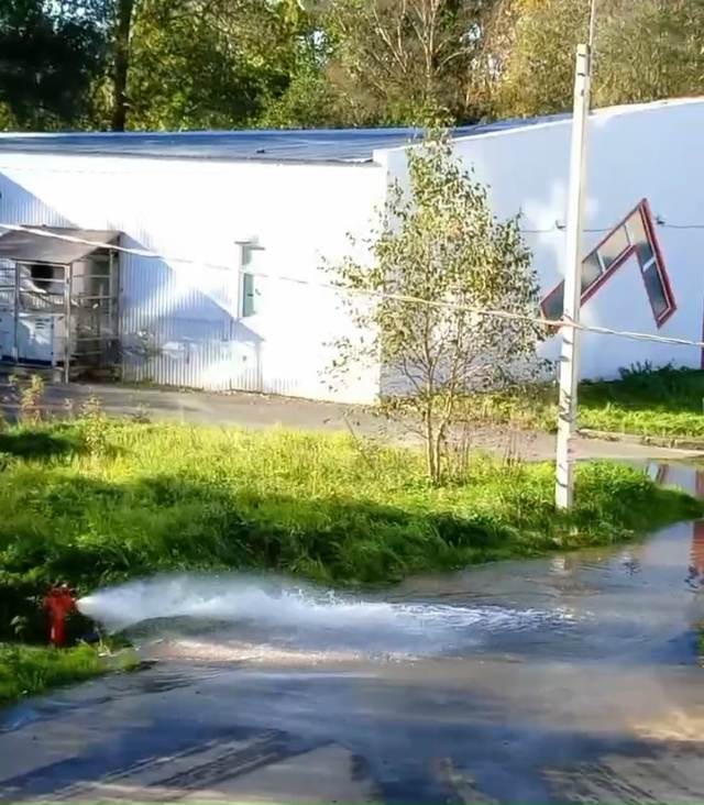 Мне вот интересно, как так получается...
Воды в городе н?...