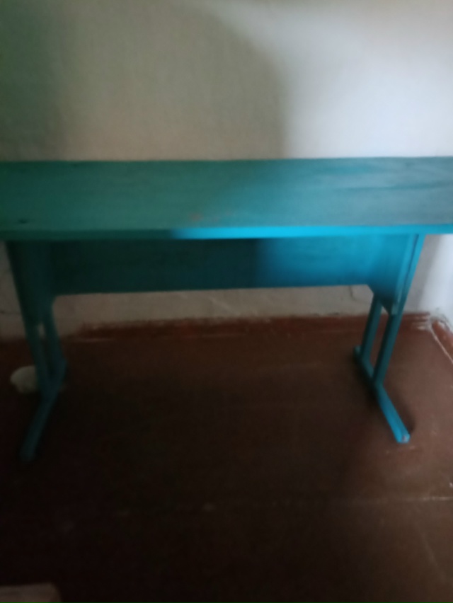 Продам стол 55* 200* 75 и стол парту. 89198487010