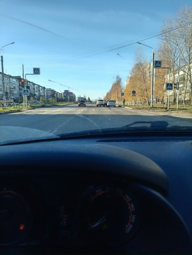 ДТП чуть дальше остановки азина у школы