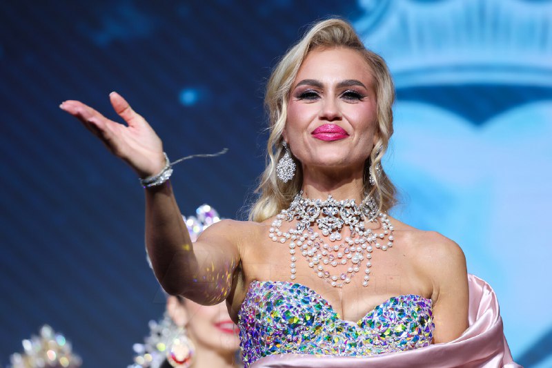 Самой красивой женщиной России стала 37-летняя Екатерина Семёнова
В Москве прошёл конкурс «Миссис Р