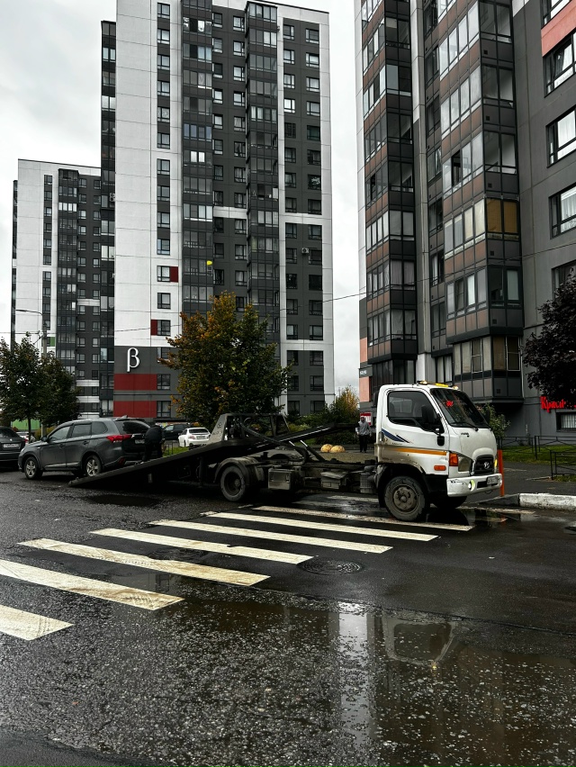 На ИК эвакуируют машины, кого еще не забрали, бегите пе?...