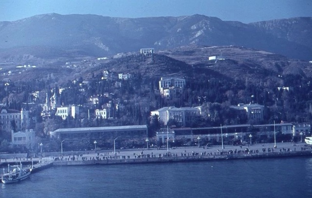 Ялтинский порт, 1960–1970-е годы.
Жизнь кипела, работа шла ?...