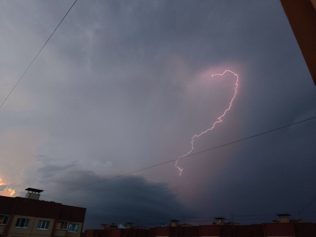 ⚡На город надвигается гроза. Ух, щас что-то будет⛈️⚡
?...