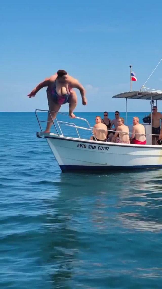 Когда подруга решилась на прыжок.