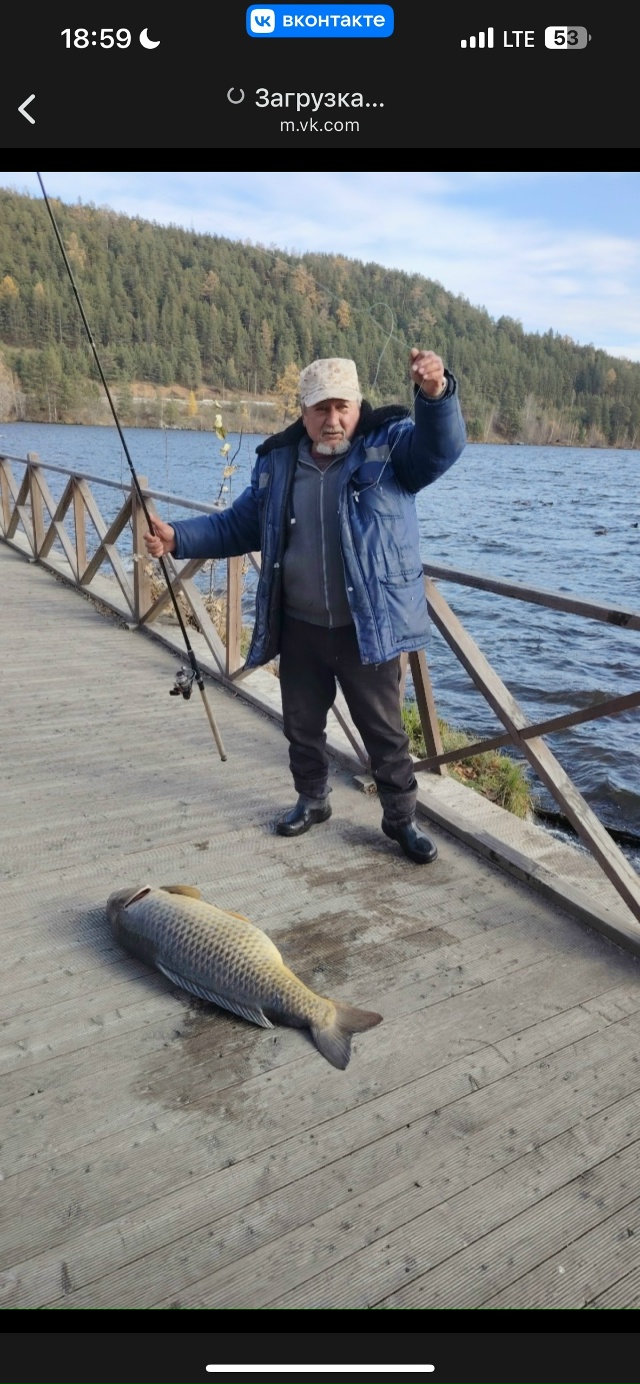 13 октября поймал мужик ,как вам ?
Жалуются что рыбы нет ?...