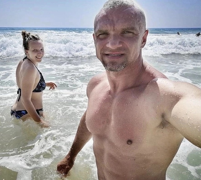 😲 51-летний Владимир Епифанцев Живёт Сразу с Тремя 20-ле...