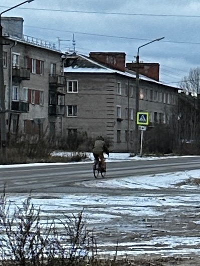Дружище тебе как нормально, не скользко ехать? Опасно в...