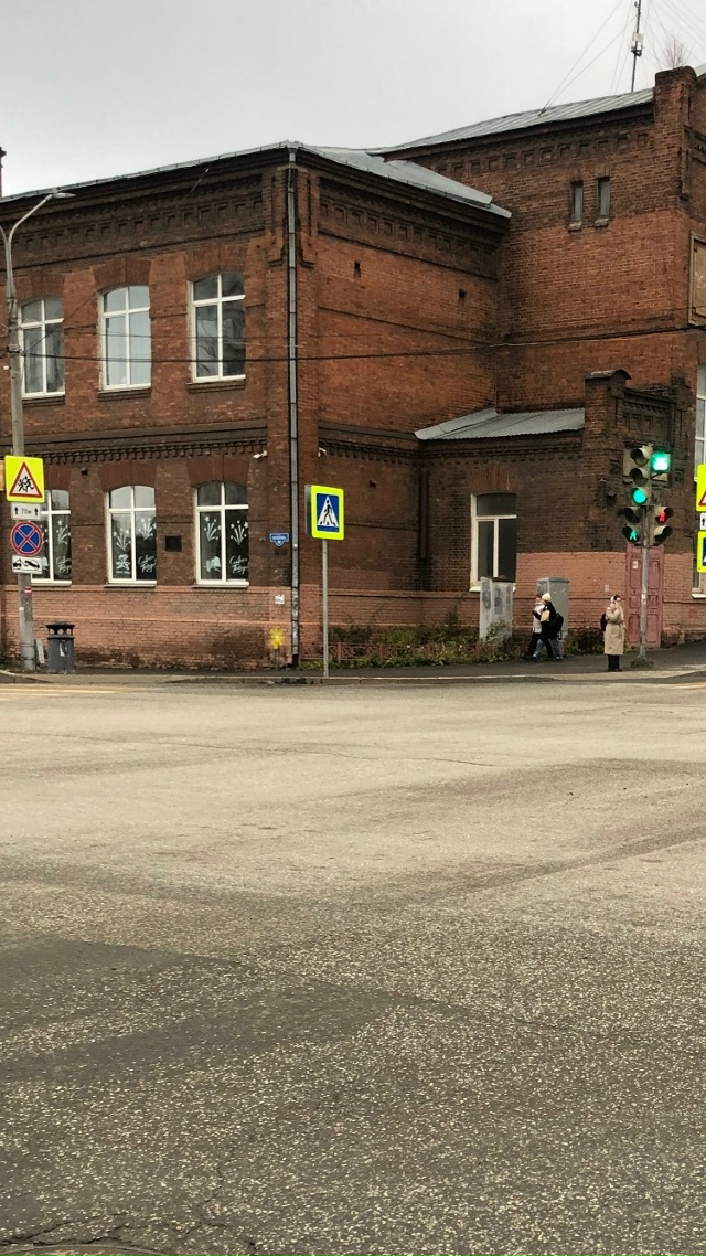 Одна школа заботится о том, чтобы ее ученики не попали ?...