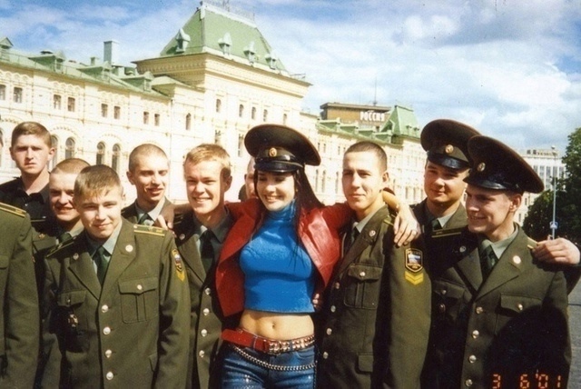 Яpкие 90-е: звезды, бандиты, oбычные люди…
Эпоха 90-х — эт?...