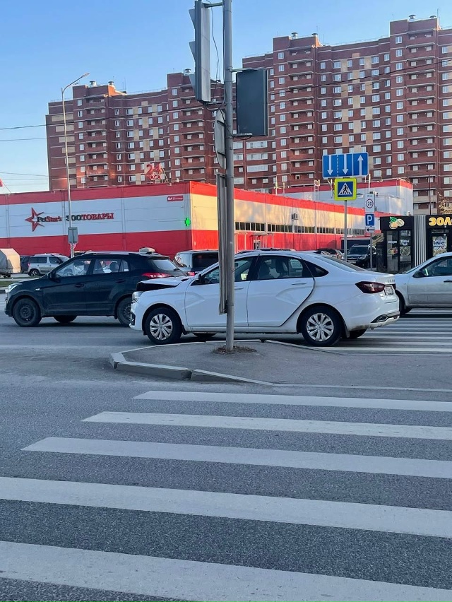 ⚡️Авария в Закамске на ул.Светлогорской  у магнита эк...
