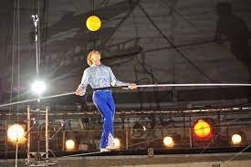 Иванов Михаил Александрович набивал мяч головой во вр?...