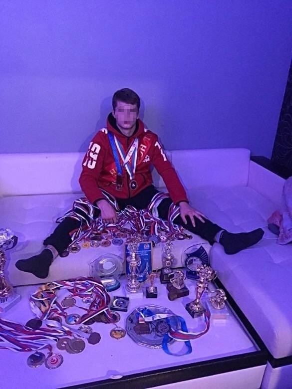🔞Жесть дня! В Красноярске друг детства зарезал молодо...