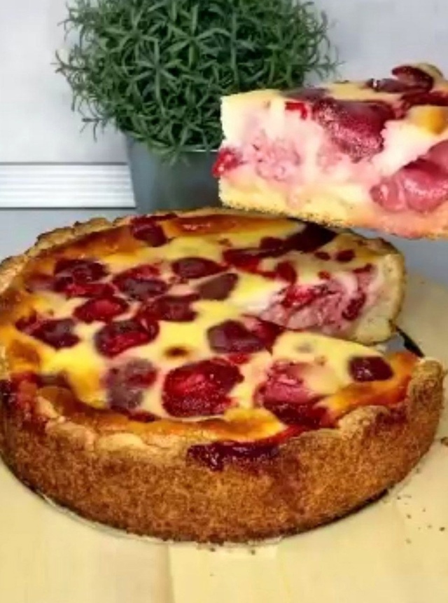 Сногсшибательный летний пирог с клубникой - аромат сто...