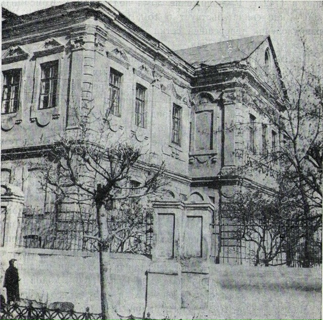 1) Улица Луначарского
1965
2) Перекресток улиц Луначарск?...
