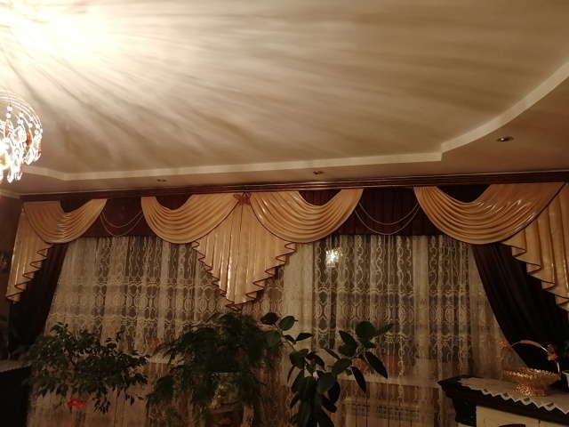 Продам комплект ламбрикен 2 шт., ширина 5м, все вопросы п...